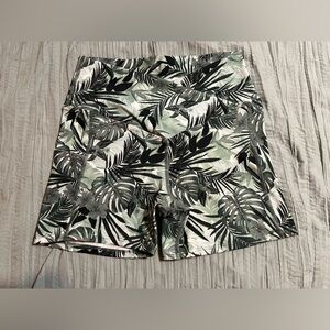 Women’s Cross Waist Athletic Biker Shorts Pockets Green Jungle Leaf Print